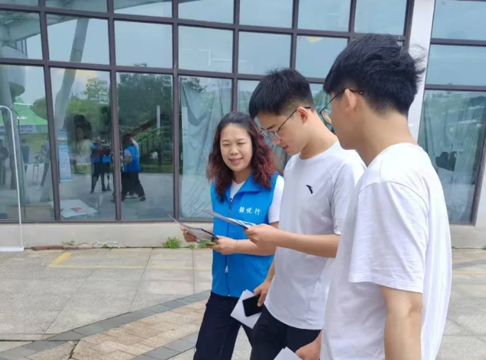 CQ9电子_官网科技 智运九州与共青公司开展校园直通车地推