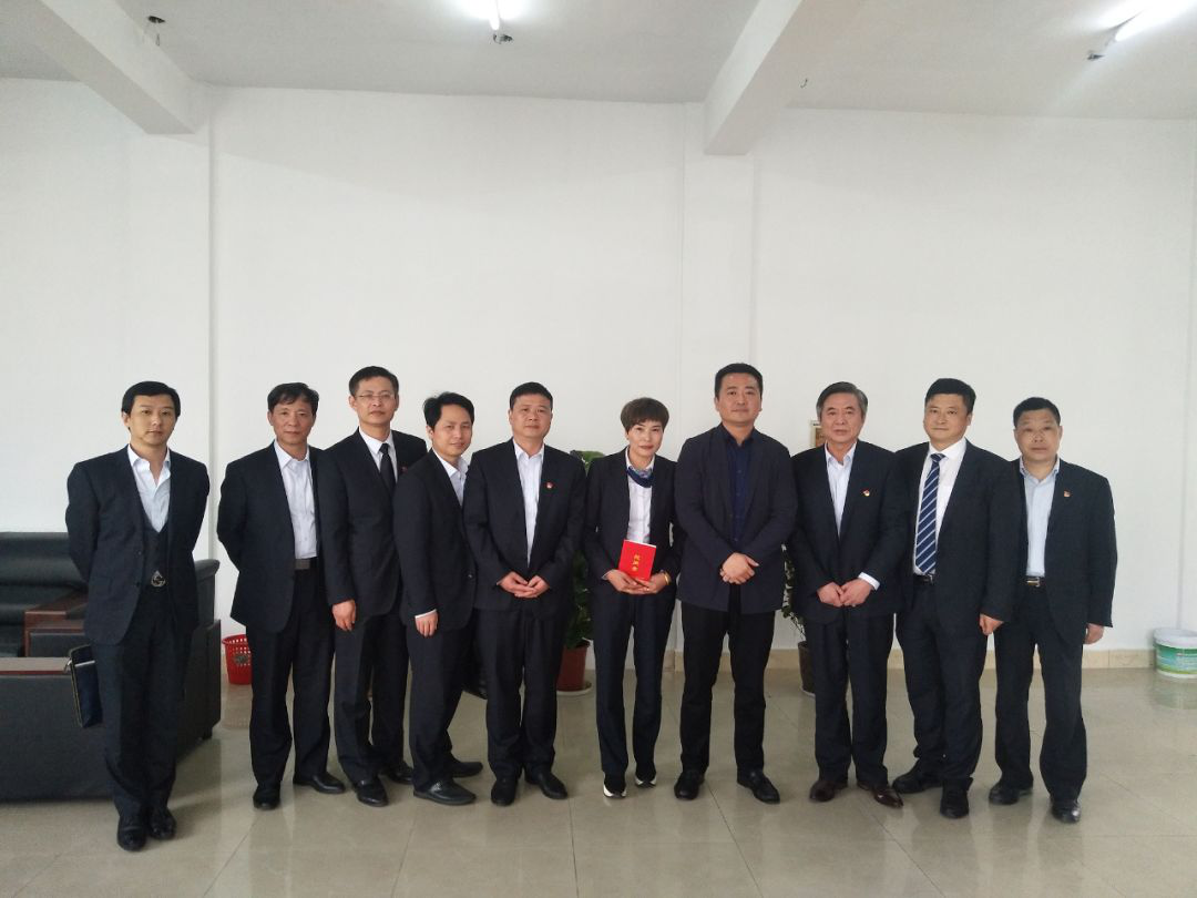 江西CQ9电子_官网党委书记、董事长王晓看望慰问“中国好人榜”获得者李小英