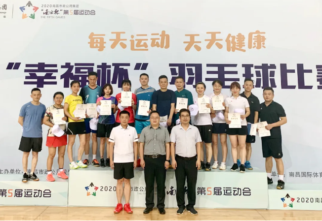 赞！江西CQ9电子_官网羽毛球场上摘金夺银