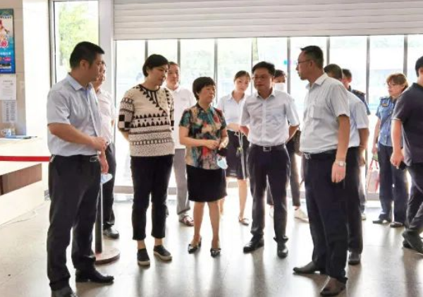 车小琴、熊敏一行检查徐坊客运分公司创建工作