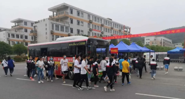 九江CQ9电子_官网  保姆式公交服务赢得市场好评