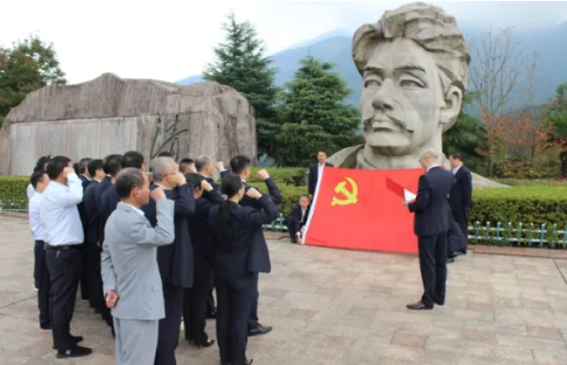 上饶汽运开展“重温历史、感悟初心”主题党日活动