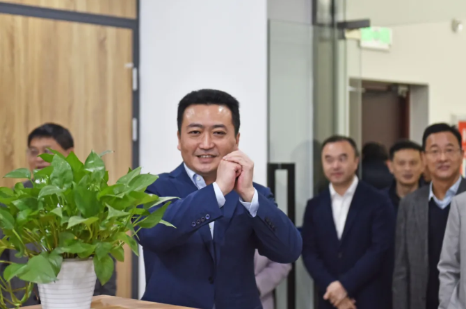 王晓向总部机关、都市城际公交干部员工拜年