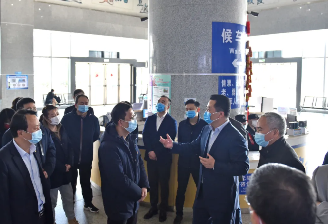 王晓向总部机关、都市城际公交干部员工拜年