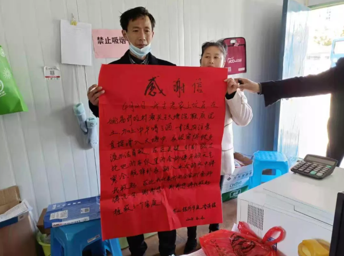 书写人间大爱：突遇路人落水 他奋不顾身……