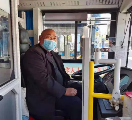 书写人间大爱：突遇路人落水 他奋不顾身……