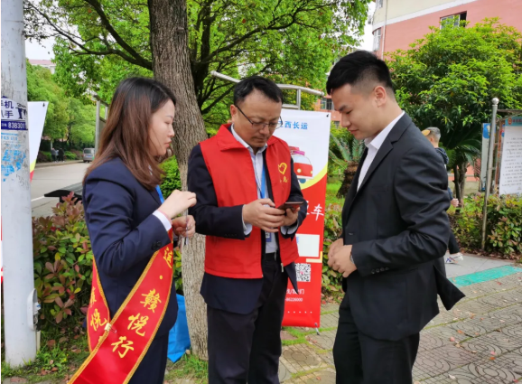 都市城际公交:为民办实事 直通车进校园