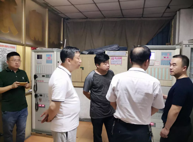 刘磊深入CQ9电子_官网物业商贸城督查夜间保卫工作