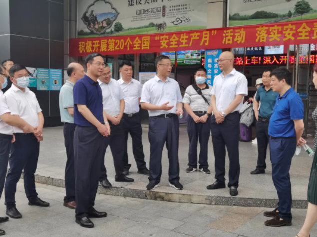 市人大常委会党组书记、主任朱寅健一行调研上饶汽运