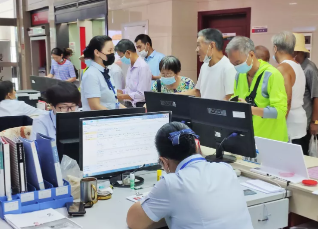 吉安公交：刷“军优卡”免费乘坐公交车