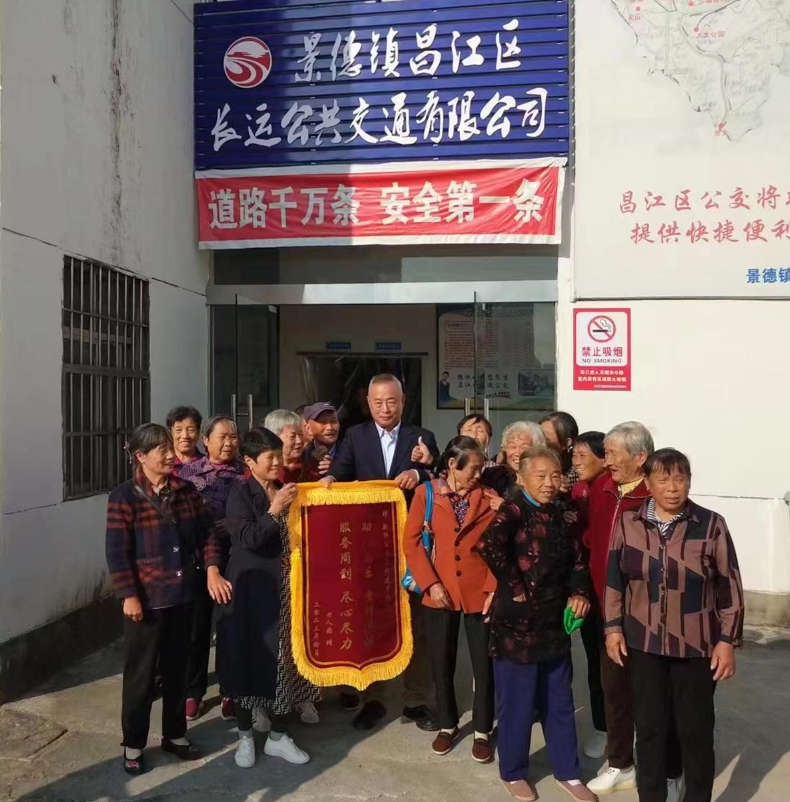 景德镇CQ9电子_官网:昌江公交邹建华 “让人放心”好司机