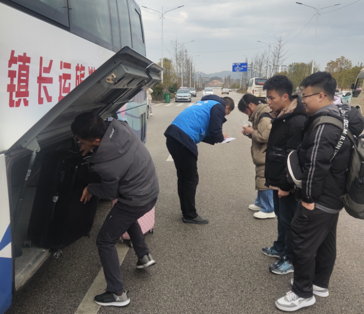 景德镇CQ9电子_官网:圆满完成“校园直通车”首发运输工作