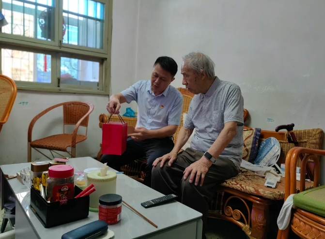 萍乡CQ9电子_官网：浓浓关怀情 温暖党员心