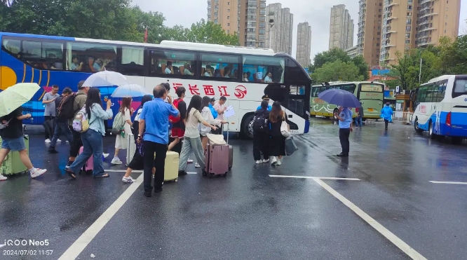 昌九铁路受灾停运 江西CQ9电子_官网紧急转运滞留旅客