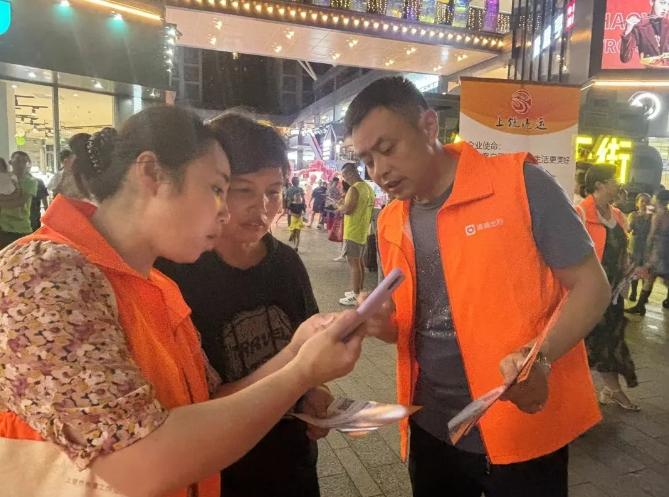 上饶汽运:站点巴士地推在酷暑中进行