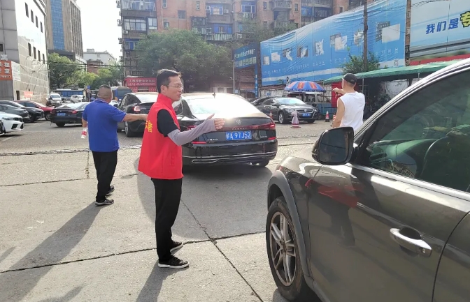 CQ9电子_官网物业：烈日炙烤 挡不住热情服务