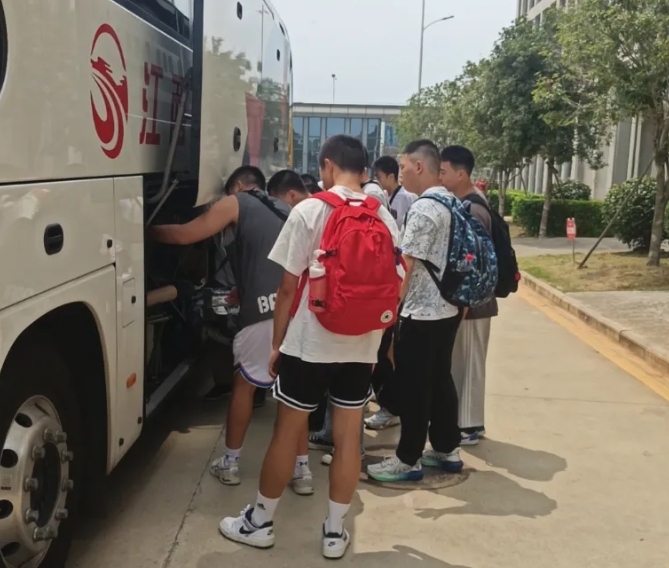 都市城际公交：承接中国航空学会雏鹰启航计划活动保障用车业务