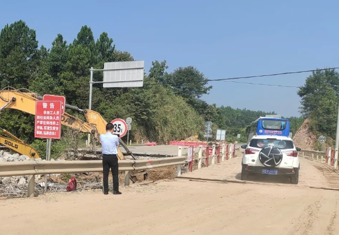 抚州CQ9电子_官网:广昌分公司实地勘查修路现场