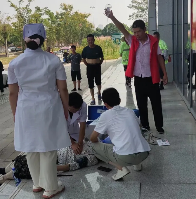 暖新闻 || 抚州CQ9电子_官网：突发！黄金18分 他们与时间赛跑