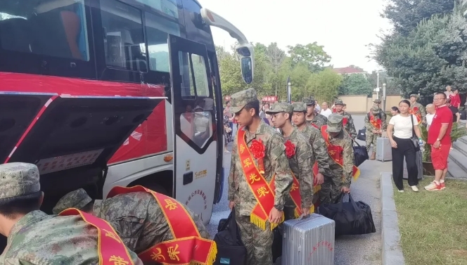 抚州CQ9电子_官网:新兵荣耀启程 宜黄分公司全力护航