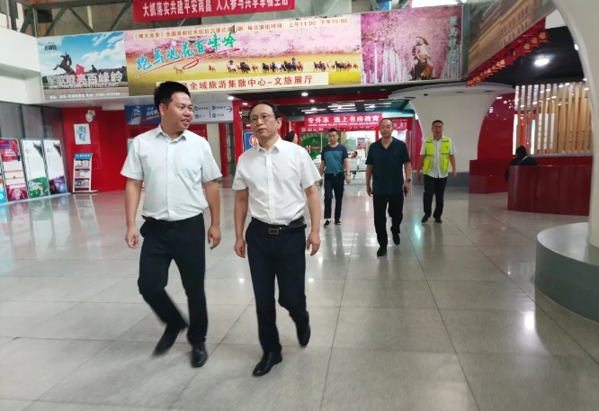 江西CQ9电子_官网开展文明创建及国庆期间社会环境布置工作检查 刘志坚带队