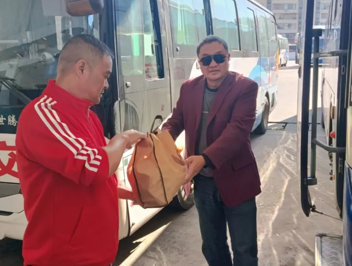 暖新闻 || 抚州CQ9电子_官网:高效服务 找回乘客遗失物品