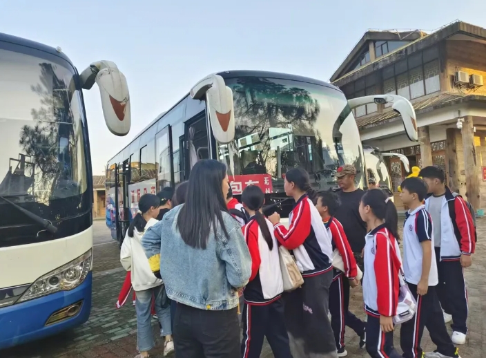 抚州CQ9电子_官网:崇仁分公司圆满完成秋季研学游运输任务