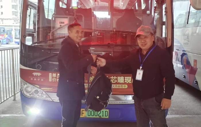 抚州CQ9电子_官网:乘客遗失背包 公交人及时归还