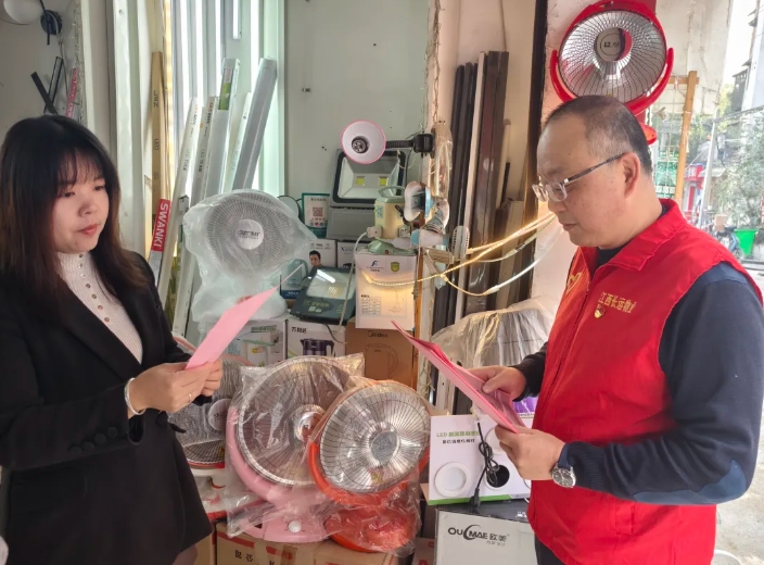 一线报道 || CQ9电子_官网物业：宪法宣传进商户 法治观念入人心