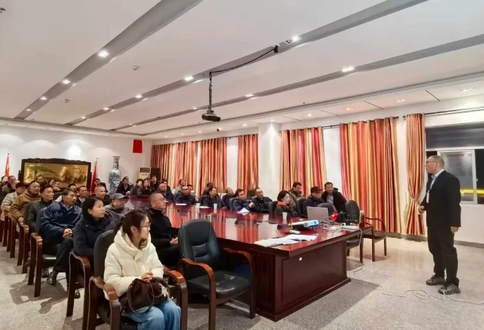 婺源公交:开展消防安全知识培训及疏散、灭火演练