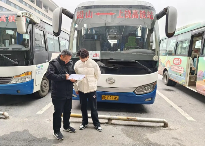上饶汽运:开展车辆安全检查 护航“元旦”交通运输安全