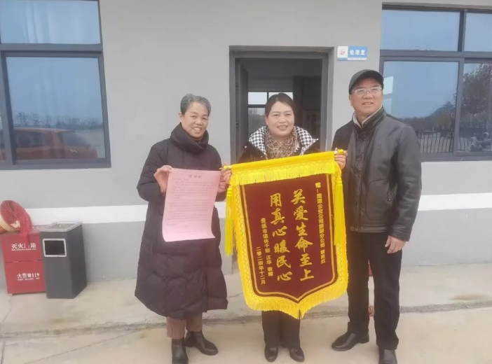 鹰潭公交:锦旗背后的温暖与担当——公交车的“生命时速”