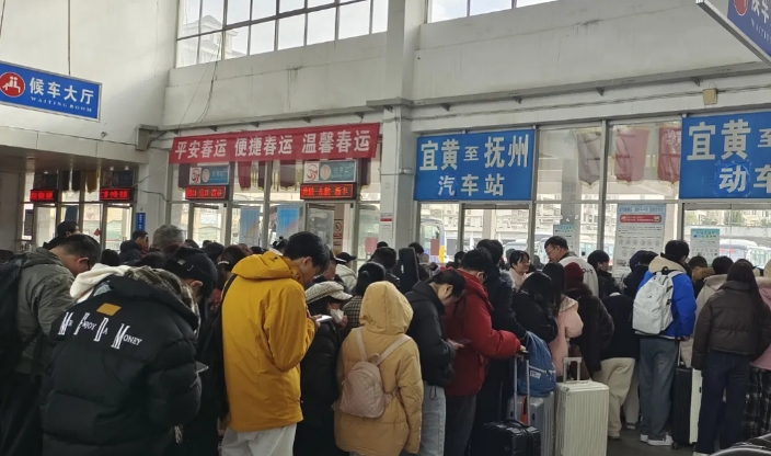 抚州CQ9电子_官网：宜黄分公司坚守春运一线 护航旅客返程