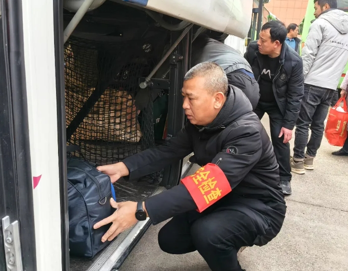 上饶汽运：车站工作者 温暖返程路