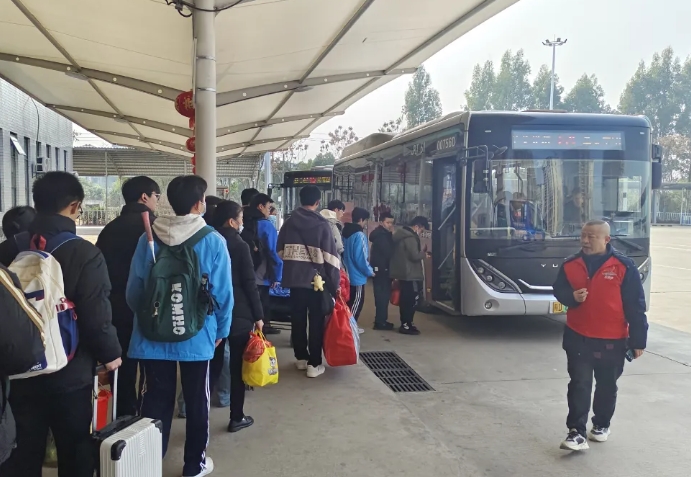 吉安公交：公交暖心服务 护航春运返程路