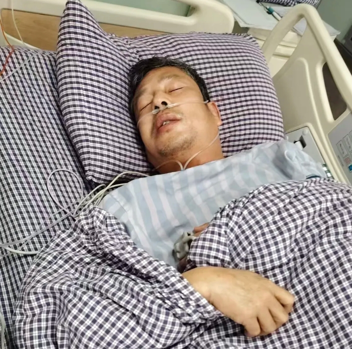 鄱阳CQ9电子_官网:紧急时刻 他用顽强意志保乘客安全无恙