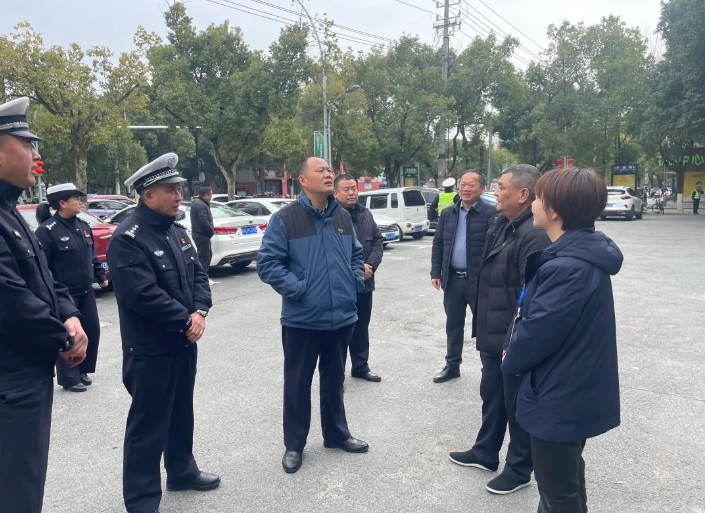 景德镇CQ9电子_官网 浮梁县领导督导“两会”安全工作