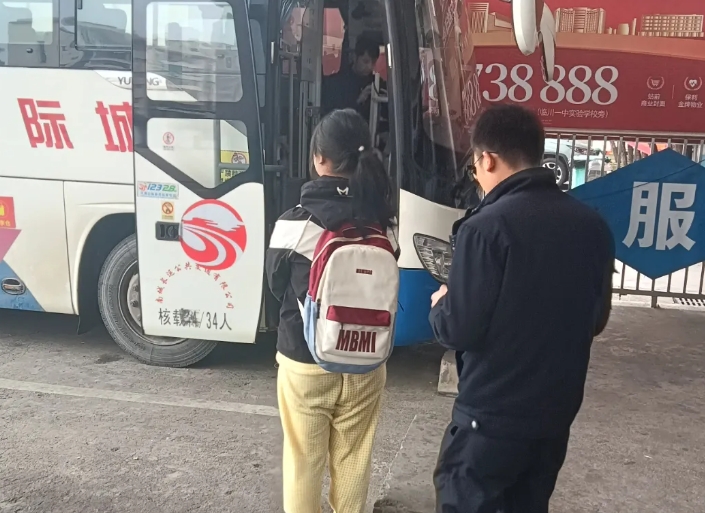 抚州CQ9电子_官网:警民爱心接力 护送走失女孩回家