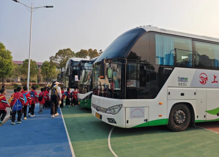 上饶汽运：镇村公交全力护航研学之旅