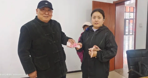 马鞍山长客：拾金不昧小举动 彰显人大代表风采