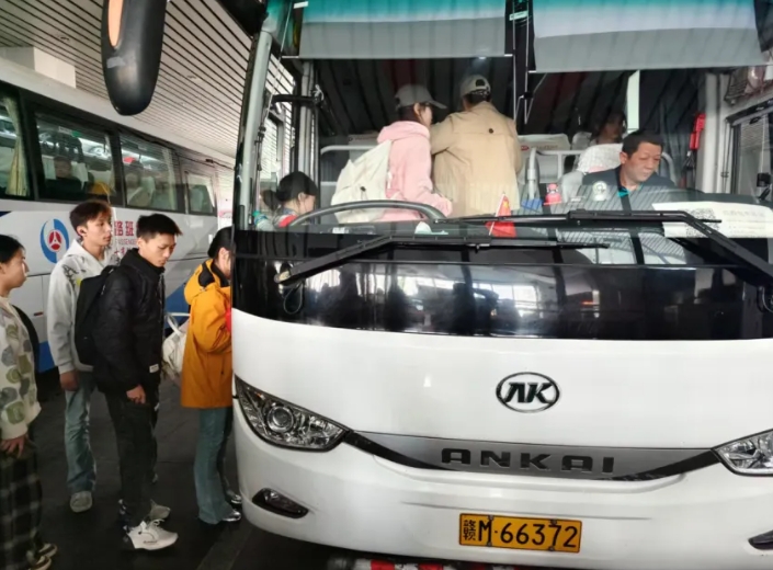 都市城际公交：兵分多路协同作战  护航“清明节”运输高峰