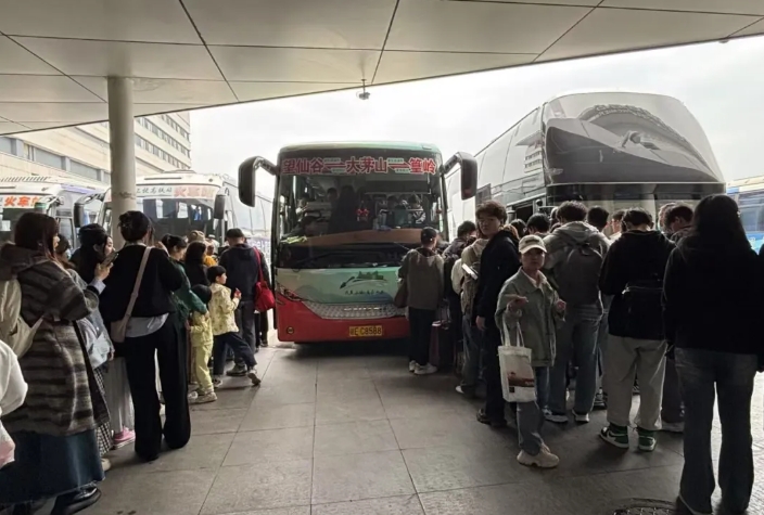 上饶汽运：景区直通车 创新出行体验