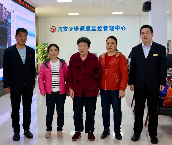 吉安公交：车轮上的温暖接力 走失老人平安归家